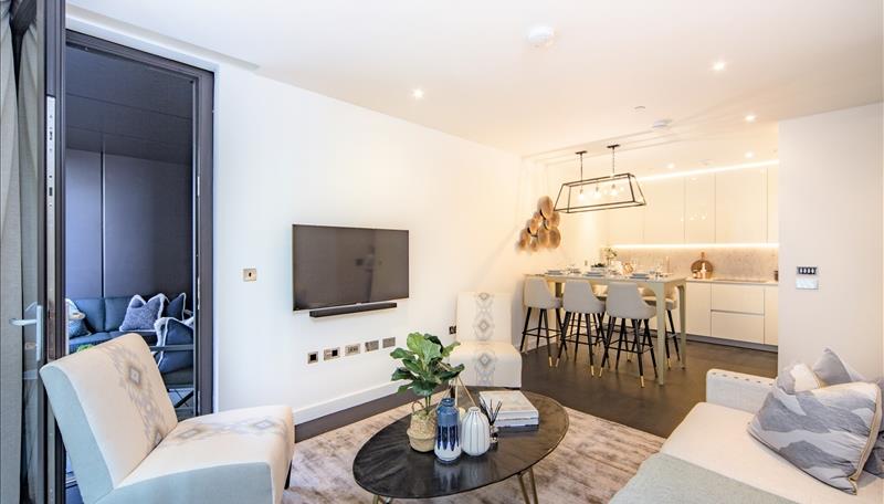 2 bed property in Charles Clowes Walk, London